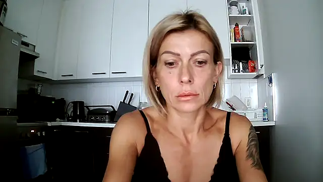 Snapshot of anechka1 chatting on September 10, 1:32 pm anechka1 online show from September 10, 1:32 pm