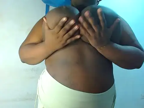 Snapshot of Sharonevans1 chatting on January 19, 1:32 am Sharonevans1 online show from January 19, 1:32 am