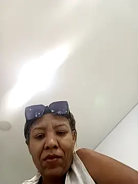 Snapshot of Surreyaa chatting on March 12, 9:35 pm Surreyaa online show from March 12, 9:35 pm