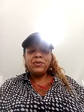 Snapshot of Surreyaa chatting on December 11, 4:20 pm Surreyaa online show from December 11, 4:20 pm