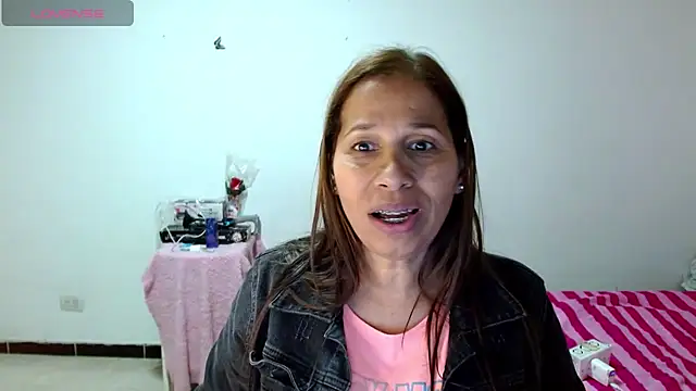 Snapshot of CaroMasha chatting on June 22, 7:33 pm CaroMasha online show from June 22, 7:33 pm