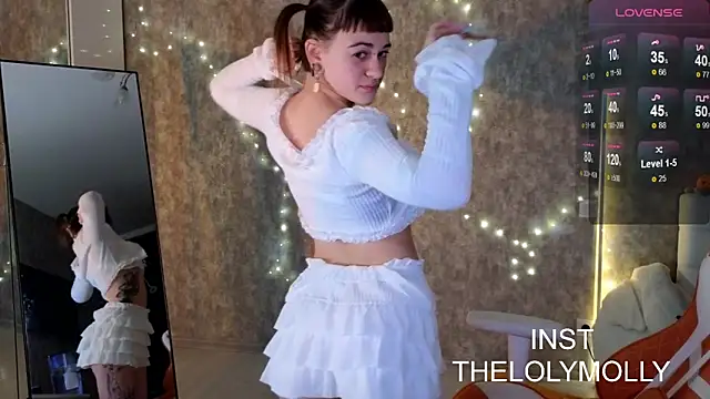 Snapshot of LolyMolli chatting on October 18, 10:06 am LolyMolli online show from October 18, 10:06 am