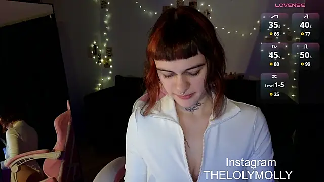 Snapshot of LolyMolli chatting on March 6, 5:11 pm LolyMolli online show from March 6, 5:11 pm