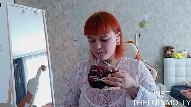 Snapshot of LolyMolli chatting on June 21, 9:59 am LolyMolli online show from June 21, 9:59 am