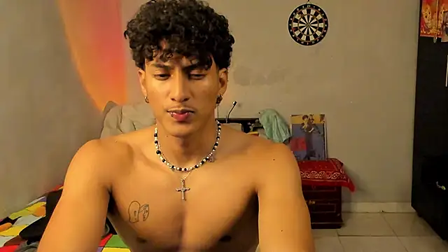 Snapshot of Ivano_joness chatting on February 25, 6:03 am Ivano joness online show from February 25, 6:03 am