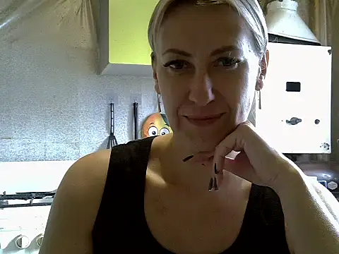 AshleyXHoney online show from September 18, 7:00 am