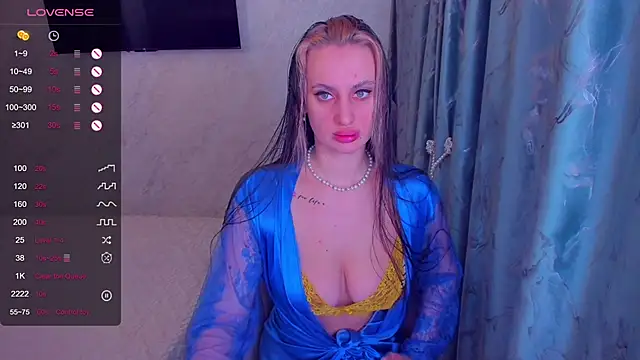 Snapshot of Cherry-Legenda chatting on January 11, 6:24 am Cherry-Legenda online show from January 11, 6:24 am