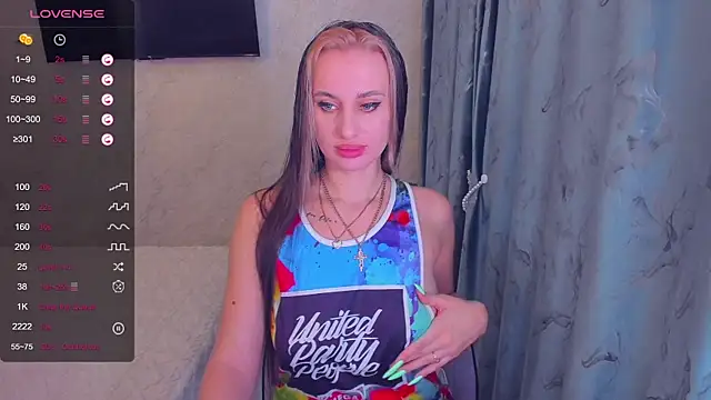 Snapshot of Cherry-Legenda chatting on December 15, 6:07 am Cherry-Legenda online show from December 15, 6:07 am