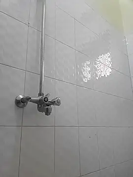 julietunderwoood online show from October 15, 3:38 am