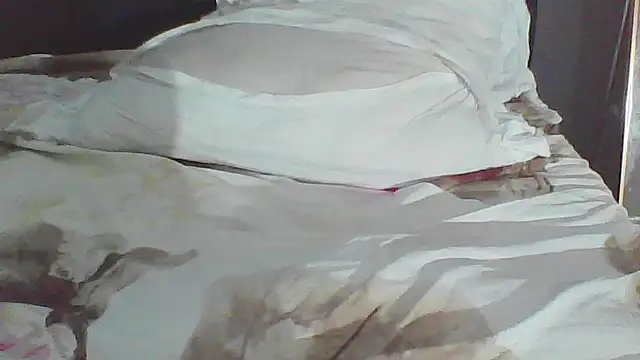 julietunderwoood online show from March 20, 4:30 pm