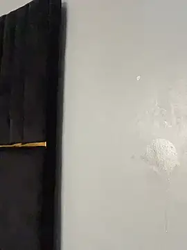 julietunderwoood online show from February 7, 8:22 am