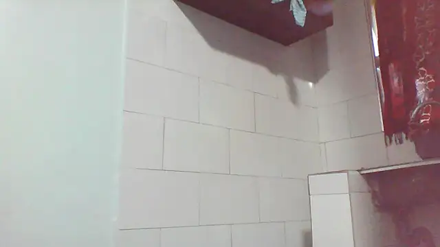 julietunderwoood online show from April 15, 4:18 am