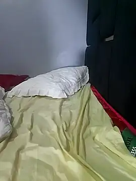 julietunderwoood online show from February 6, 8:05 pm