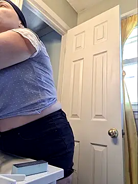 Snapshot of MilfyMrsRobinson chatting on May 29, 2:34 pm MilfyMrsRobinson online show from May 29, 2:34 pm