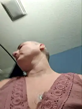 Snapshot of MilfyMrsRobinson chatting on May 1, 3:28 pm MilfyMrsRobinson online show from May 1, 3:28 pm
