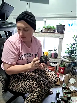 Snapshot of MilfyMrsRobinson chatting on May 11, 8:28 pm MilfyMrsRobinson online show from May 11, 8:28 pm