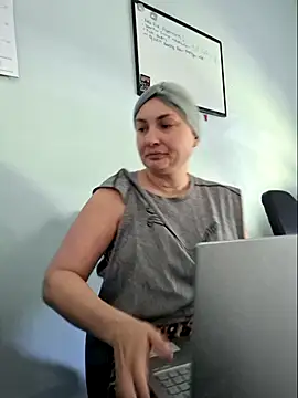 Snapshot of MilfyMrsRobinson chatting on May 18, 1:49 pm MilfyMrsRobinson online show from May 18, 1:49 pm