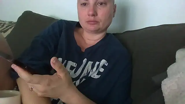 Snapshot of MilfyMrsRobinson chatting on June 1, 1:44 pm MilfyMrsRobinson online show from June 1, 1:44 pm