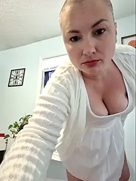 Snapshot of MilfyMrsRobinson chatting on May 16, 12:04 pm MilfyMrsRobinson online show from May 16, 12:04 pm