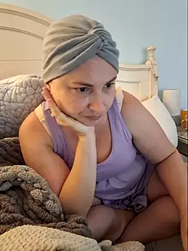 Snapshot of MilfyMrsRobinson chatting on May 28, 2:01 pm MilfyMrsRobinson online show from May 28, 2:01 pm