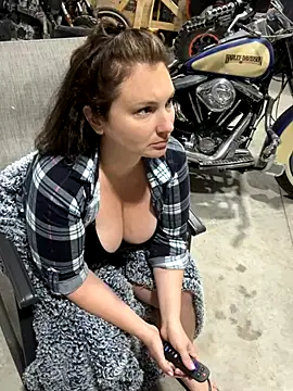 MilfyMrsRobinson online show from October 26, 12:00 am