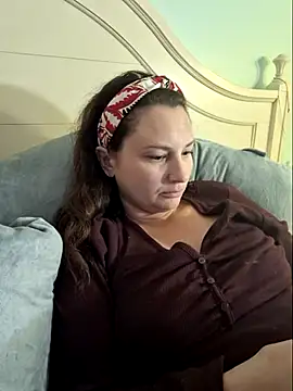 Snapshot of MilfyMrsRobinson chatting on March 7, 9:48 pm MilfyMrsRobinson online show from March 7, 9:48 pm