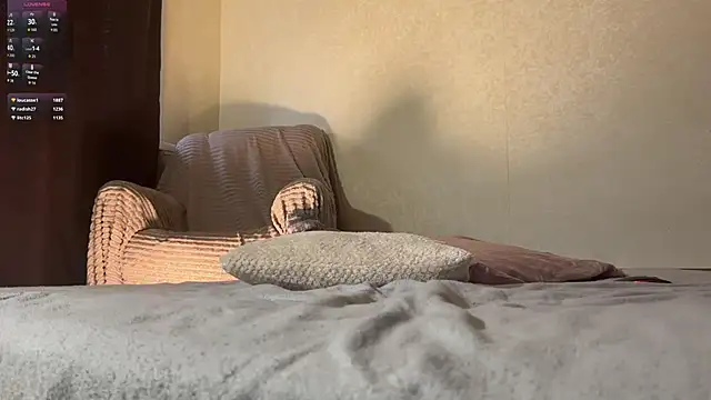 puredesire  online show from April 3, 11:05 am