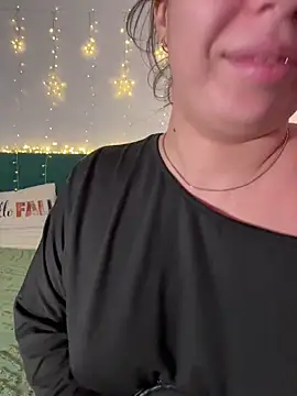 KimArts online show from November 6, 9:08 pm