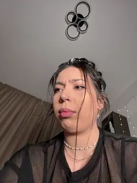 KimArts online show from February 11, 8:09 pm