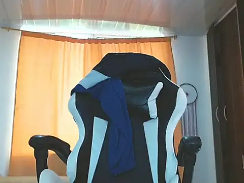 aronmiller404 online show from February 8, 12:17 pm