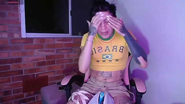 charlotbelucci  online show from November 12, 9:24 am