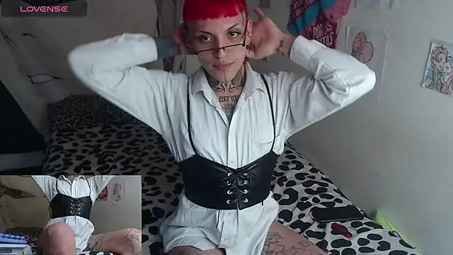 Snapshot of charlotbelucci_ chatting on July 15, 3:19 pm charlotbelucci online show from July 15, 3:19 pm
