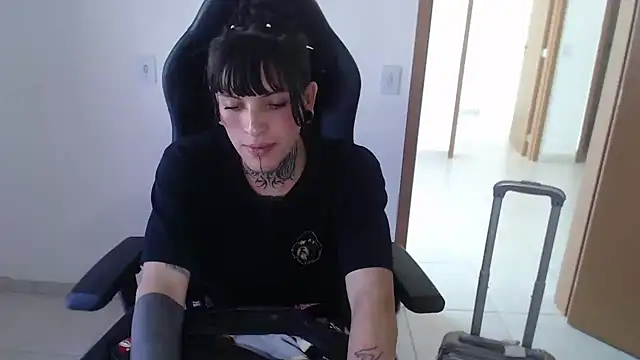 charlotbelucci  online show from October 1, 5:50 pm