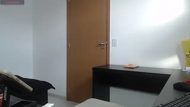 charlotbelucci  online show from October 27, 9:43 am