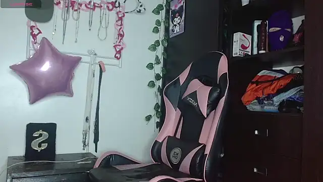 charlotbelucci  online show from March 11, 11:21 pm