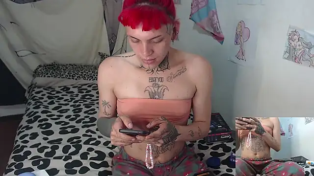 Snapshot of charlotbelucci_ chatting on July 16, 11:40 am charlotbelucci online show from July 16, 11:40 am