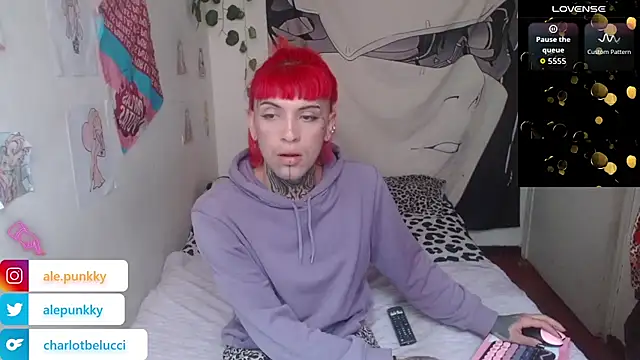 Snapshot of charlotbelucci_ chatting on July 3, 2:56 pm charlotbelucci online show from July 3, 2:56 pm