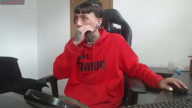 charlotbelucci  online show from October 25, 10:47 am