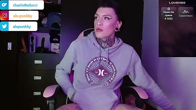 charlotbelucci  online show from December 3, 8:47 am