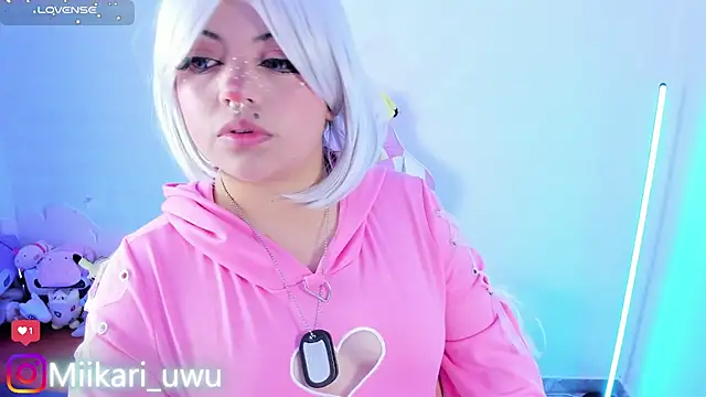 Snapshot of Ahri_Elderwood chatting on February 13, 4:01 am Ahri Elderwood online show from February 13, 4:01 am