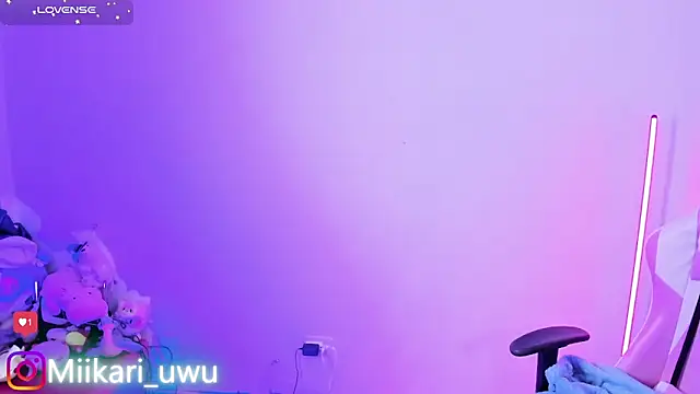 Snapshot of Ahri_Elderwood chatting on December 22, 5:07 am Ahri Elderwood online show from December 22, 5:07 am