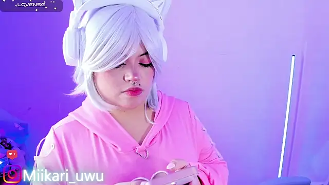 Ahri Elderwood online show from April 14, 4:06 am