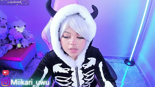 Snapshot of Ahri_Elderwood chatting on November 16, 5:34 am Ahri Elderwood online show from November 16, 5:34 am