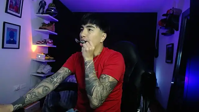 Snapshot of jung_dragon chatting on October 22, 5:40 am jung dragon online show from October 22, 5:40 am