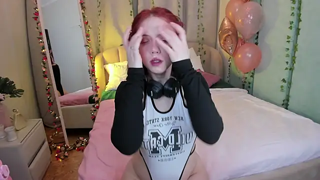 Love is Lola online show from February 28, 1:26 am