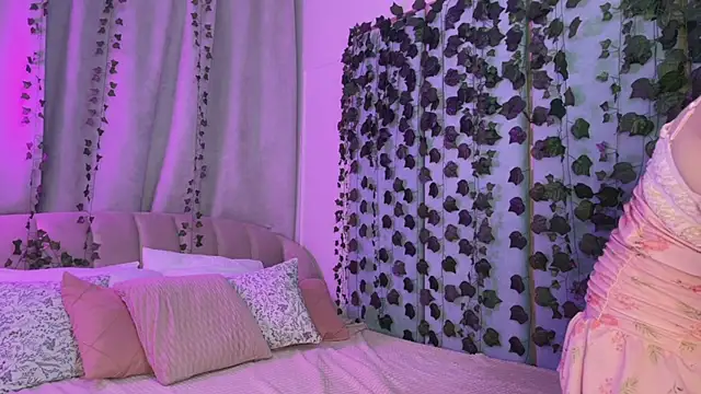 Love is Lola online show from April 15, 12:38 am