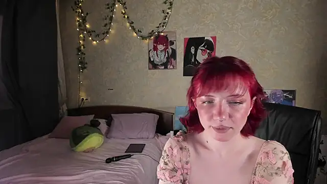 Snapshot of Love_is_Lola chatting on July 10, 4:12 am Love is Lola online show from July 10, 4:12 am