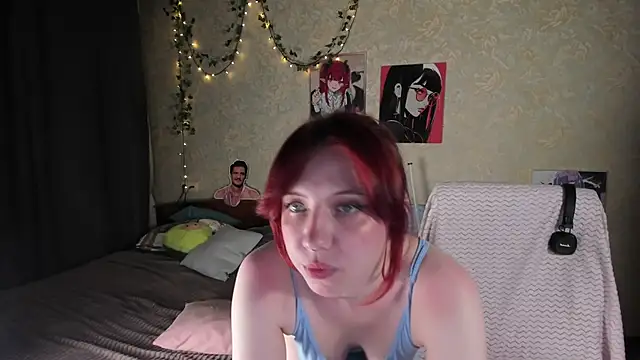 Snapshot of Love_is_Lola chatting on June 18, 9:14 am Love is Lola online show from June 18, 9:14 am