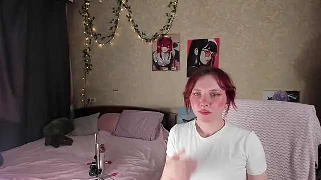 Snapshot of Love_is_Lola chatting on July 7, 4:04 am Love is Lola online show from July 7, 4:04 am