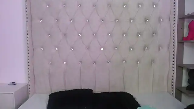 Abril Squirt online show from February 20, 11:17 pm